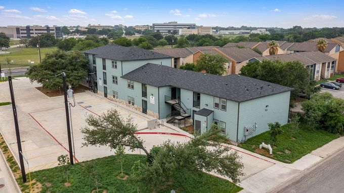 903 Canterbury Rd