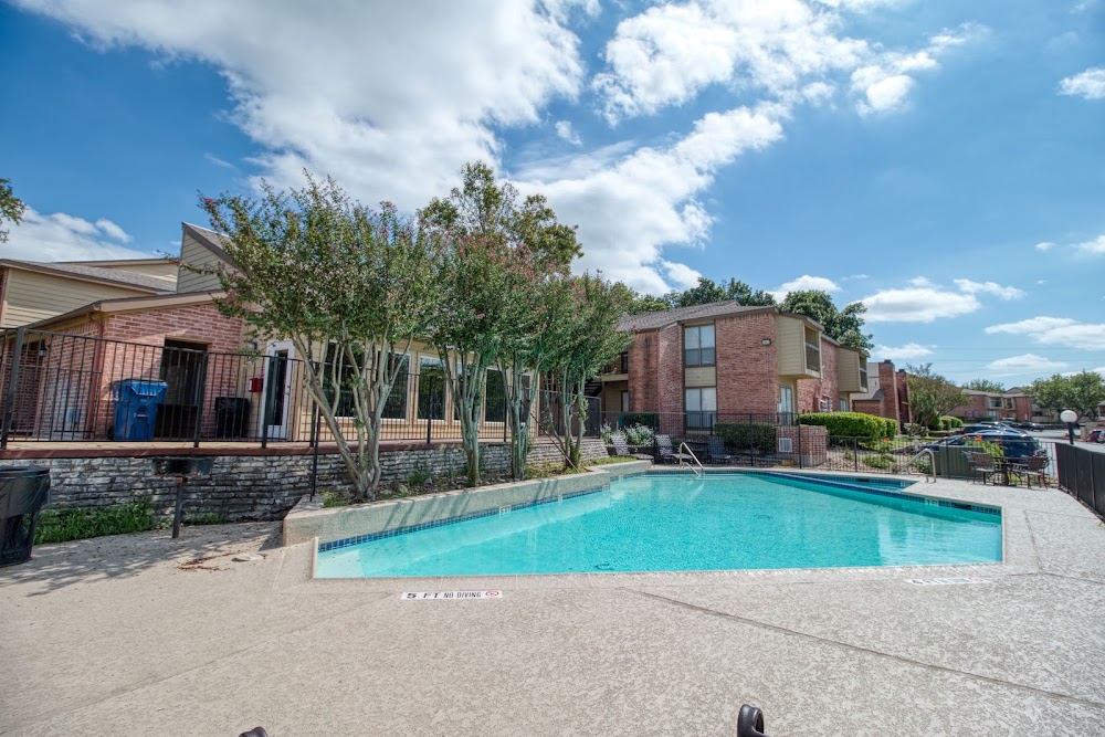 Knoll Crest Apartment