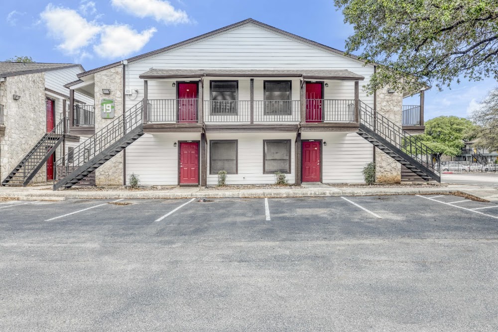 Avienda Apartments