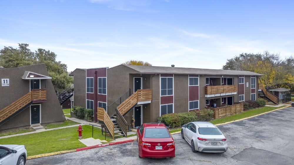 Green Oaks at Medical Apartments