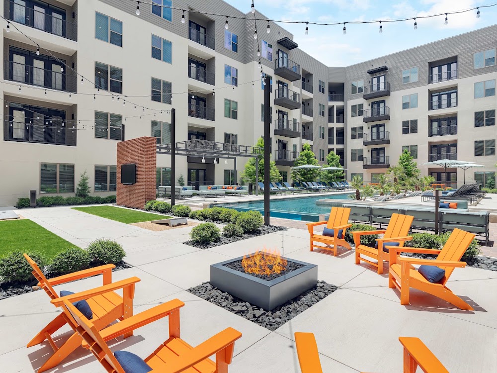 Flats at River North